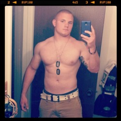 texasfratboy:  damn i love me a hot military stud - and there’s lots of them running around texas (and i know personally that they are hot fuckers!)  heehee
