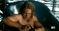 boytrappedinthcloset:  Austin Butler shirtless and wet in The Shannara Chronicles