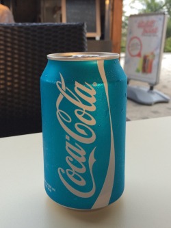 zerotide:  bakufundoshi:  honestly this is so much nicer than red   this is coca-cola i can feel calm drinking. no bright screaming red. no anger. no hatred. just a nice sky blue. this is a soda i can feel relaxed with.
