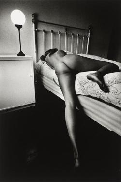 realityayslum:  Jeanloup Sieff  Femme nue couchée sur un lit, 1969 