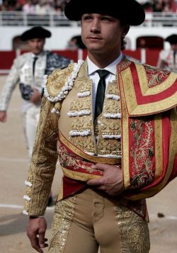 gonewildandhorn: davidmuhn: Cute Matador in skin tight pants showing bulge No more bull fighting, nicely dressed this guy though… 