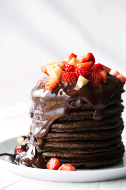 drethisandthat:  verticalfood:  Chocolate Pancakes with Chocolate Sauce, Strawberries and Bananas  Mmm 