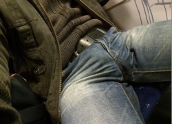 jeanscumpig:  justbulge:  OMFG!   Followe JeansCumPig onTumblr:   http://jeanscumpig.tumblr.comTwitter:  @jeanscumpig