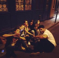 Kristen Stewart with friends (Riley Keough, CJ, etc) in Paris, july 4, 2015