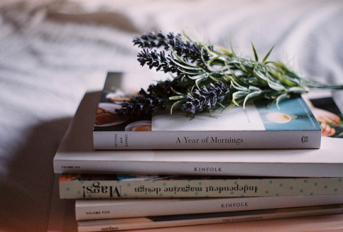 cervu: Books &amp; lavender by sheshakes on Flickr. 