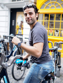 hupperts:  Oscar Isaac goes for a bike ride in London on September 16, 2014 