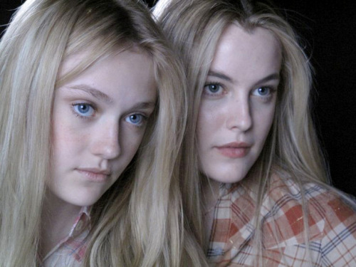 idasessions:  Dakota Fanning and Riley Keough as Cherie and Marie Currie in Fiona Sigismondi’s The Runaways