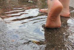 My 2nd post to /r/feet, theme, &ldquo;the great outdoors&rdquo;. See all my reddit stuff here: http://ow.ly/MYoxN