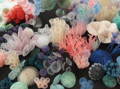mymodernmet:Enthralled by fabric and guided by her intuition, artist Mariko Kusumoto creates sculptures inspired by the things that fascinate her. 