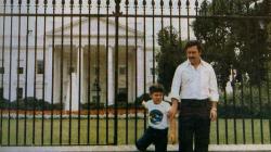 tashahrosa:deaththreatz:  thekuhaylan:   Drug lord Pablo Escobar and his son in front of the white house 1980’s   One of the most wanted men at that time, right infront of the White House..  cocaine cowboys