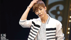 uri-hyukkie:  Hongbin looking ridiculously attractive while fixing his hair. 