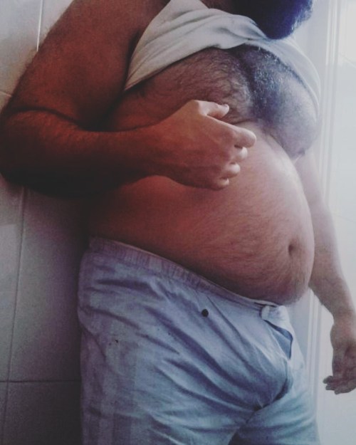 hungbob:  Share your bulge pictures: hung_bob@hotmail.com #bulge #bulto #bigbulge #hung #muscle #hungbobhttps://www.instagram.com/p/CC8LY6RDJsJ/?igshid=1fh8o0522pvlh