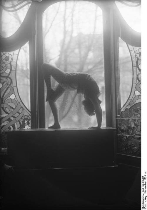 Rudolf von Laban, Dancers at Laban&rsquo;s dance school in 1929 Nudes &amp; Noises  