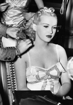 barbarastanwyck:  Betty Grable getting her hair brushed on the set of College Swing, 1938