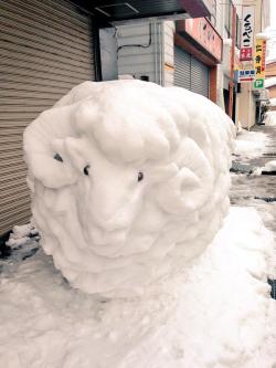 tanuki-kimono:  Happy snowy year of the sheep! 