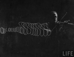 photojojo:  So many yesses!  These photos are of violinist Jascha Heifetz as photographed by Gjon Mili in 1952 for LIFE Magazine. Those squiggles are exactly what you suspect they are — a light attached to Jascha’s bow. Violin Lightpaintings Thanks,