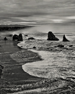 &ldquo;Bandon-by-the-Sea&rdquo; Oregon Coast on a dreary day-jerrysEYES