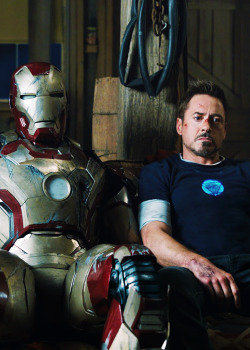 lunamothmod:  lostwiginity:  This looks like Tony and his Iron Man suit reluctantly attending couple’s therapy together.  “tony…why…its like…its like you dont wanna wear me anymore man…we had something…a deeper connection”“i outgrew