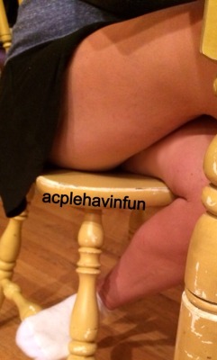 acplehavinfun:  acplehavinfun.tumblr.com  A little table flashing😜👍