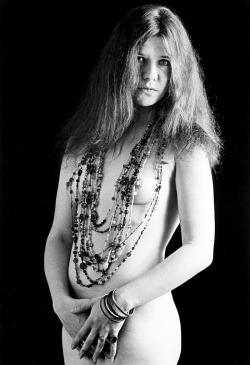 babeimgonnaleaveu:    Janis Joplin photographed by Bob Seidemann, 1967. (via)  &ldquo;Asked to describe the scene in his studio the day Janis arrived to pose for the nude poster, Seidemann says that originally the plan was for her to be bare only from