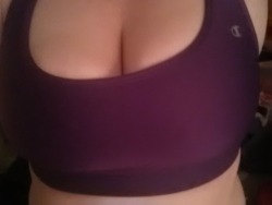 littlesisterwish:  Txt: I think I should have gone up a size in the new sports bra I got, what do you think bro?