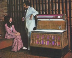 grooveland:  (via #Vintage Jukeboxes… I’d like one! | Jukeboxes | Pinterest) 