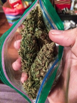 whospilledthebongwater:  Scooped some Blue Cheese tonight 😋