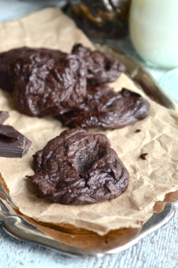 fullcravings:  Healthy Avocado Chocolate Cookies