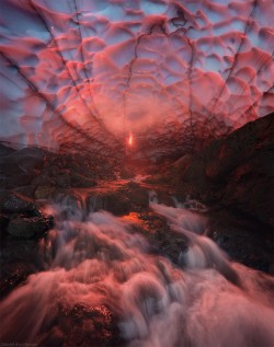 theroomatthebottomofthestairs:  godotal:   Inside an ice cave under a volcano in Kamchatka.   Oooh coooool