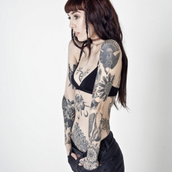 tattooed-goddesses:  Hannah Snowdon 