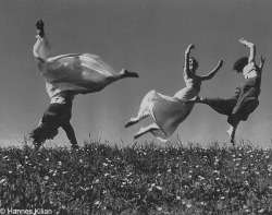 casadabiqueira:  Bewegung, Drei Mädchen [Movement, Three Girls]  Hannes Kilian, 1938