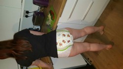 littleminxy3:  abgirlanddaddy:  allsnuggledup:  couche-diaper-lover:  abgirlanddaddy:  Itâ€™s hard to make dinner when your butt is that cuteâ€¦  Sexy  I WANT THEM!!  Theyâ€™re the new Crinklz nappies, highly recommend!   Theyâ€™re awesome arenâ€™t they??