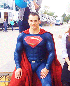 ohawkguy:  Henry Cavill and Amy Adams do the ALS Ice Bucket Challenge   God damn he&rsquo;s a hottie!