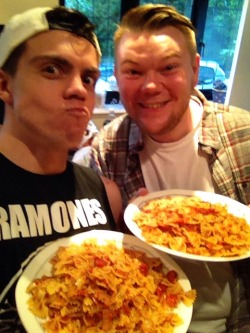 plant-strong:  Pasta Bros. carbing the fuck up  I wanna be a pasta bro