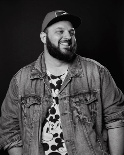 whatsupdanny:Photo by @joelfloraphoto  (at Hollywood Improv Comedy Club)