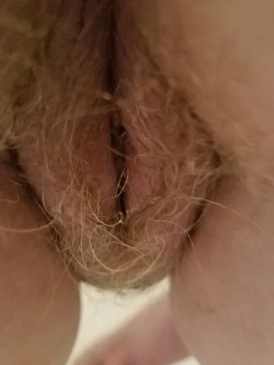 buschimuschi-lover:  bodacious-bush:  A sensational submission from an extremely sexy mature vixen!  LOVE the close up, to where I can almost stick my tongue out and taste it.  😈 Check her page out and give her a follow.  And, don’t forget to like,