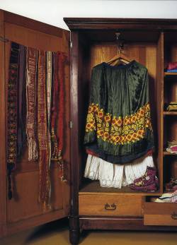 fernsandmoss:  Frida Kahlo’s wardrobe 