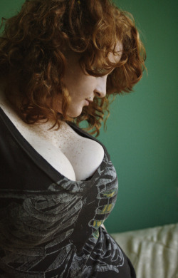 hotgeekshotnerds:  msunsolvedmystery:  Dunno who she is though I’ve seen some of these pics before. Love her curly red hair and big pierced boobs  What a beautiful lady   I love redheads, I love freckles&hellip; So hot