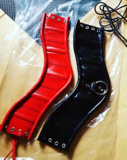 rubberdollemmalee:  New neck corsets for every day wearing arrived from HW-Design. :)