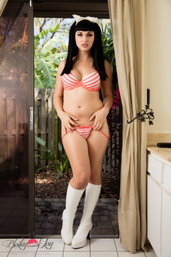 horseman52:  britneyshemalelover:  Bailey Jay. I love how sexy and curvy her body is.  who doesn’t love Bailey Jay she’s awesome so pretty and sexy 