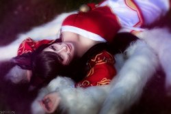 league-of-legends-sexy-girls:Ahri Cosplay