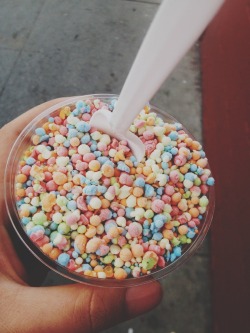 batgod:  cusswordsayer:  ARE YOU POURING MILK IN DIPPIN DOTS YOU WHORE???!?!?! ARE YOU STUPID. DO NOT TAINT DIPPIN DOTS. DIPPIN DOTS ARE PERFECTLY FINE WITHOUT YOUR HELP. BARBARIAN.  that is a spoon 