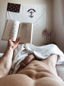 gentlydownthestream:Reading is sexy.
