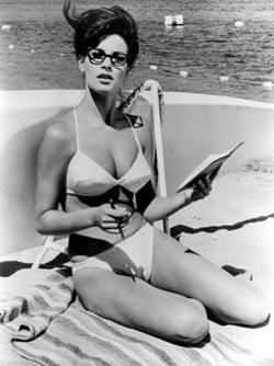 Raquel Welch / A SWINGIN’ SUMMER (1965)