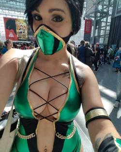 hottestcosplayxxx:  hot-cosplay-babes: Jade (Mortal Kombat) by Lady Kayleen http://tiny.cc/fa3cny   🔥 The hottest cosplay around! 🔥   