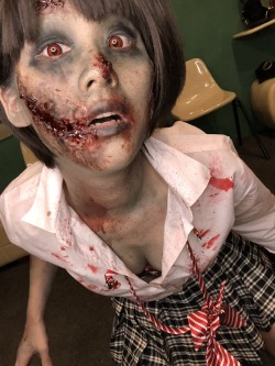 cosplayheaven:  Zombie Halloween Cosplay by Eri Kitami