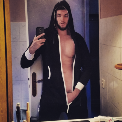 rugbymat15:  Are you a player ?   #selfie #man #men #jocks #male #gay #exposed