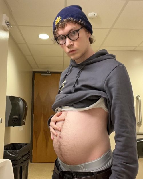 supermexichub:  samcakey:  notrandom23:Belly’s as hard as a rock  #bloatedbelly #mpregbelly #mpreg #swollenbellyhttps://www.instagram.com/p/CknBLAtsbFZ/?igshid=NGJjMDIxMWI= What a packed gorgeous guy!    Curse! It seems that this cute twink eats a lot