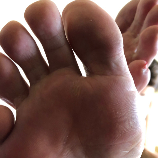 d-hotfeet:My wife&rsquo;s feet.   Favorite smell in the world.  100%