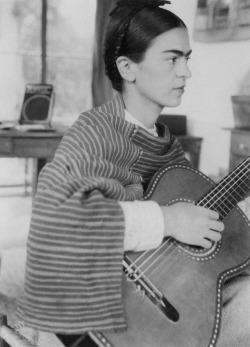 erminaguill:    Frida Kahlo de Rivera born Magdalena Carmen Frida Kahlo y Calderón; July 6, 1907 – July 13, 1954) was a Mexican painter who is best known for her self-portraits. Hace 108 años nacía la valiente y hermosa mujer que me inspira todos